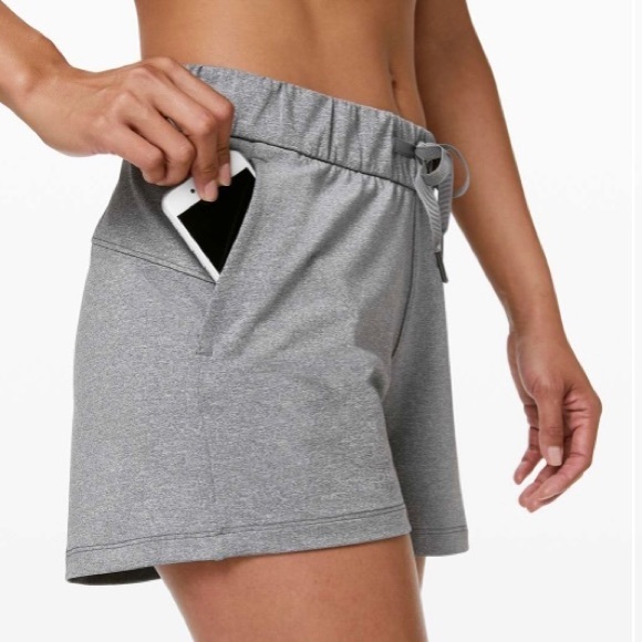 Lululemon On The Fly Shorts heathered slate size 6